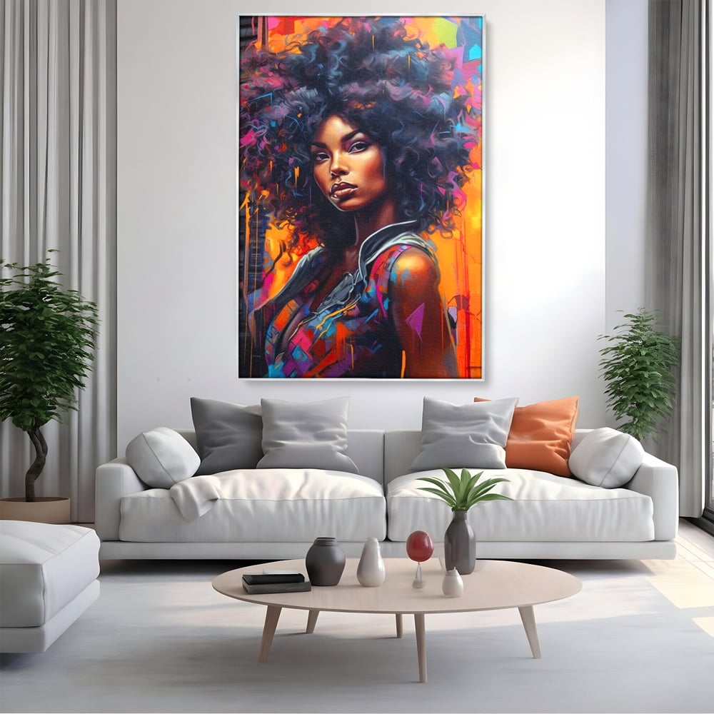 Tablou canvas cu tablou canvas cu portret urban afro, in rama de aluminiu argintiu, pe perete intr-un living